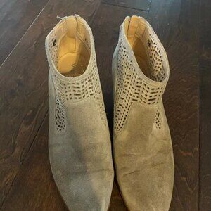 Via Spiga Suede Laser Cut Zip Chrissy Ankle Boots Tan Size 7.5M